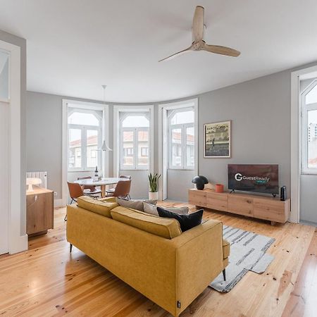 GuestReady - Colorful Apt near 24 de Agosto Station Porto Exterior foto