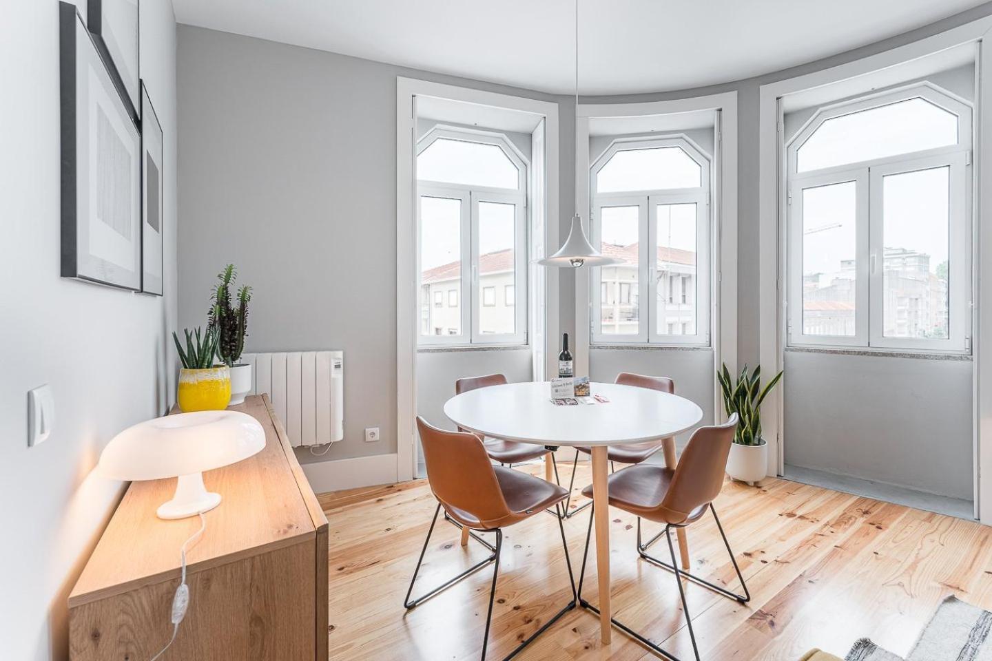 GuestReady - Colorful Apt near 24 de Agosto Station Porto Exterior foto
